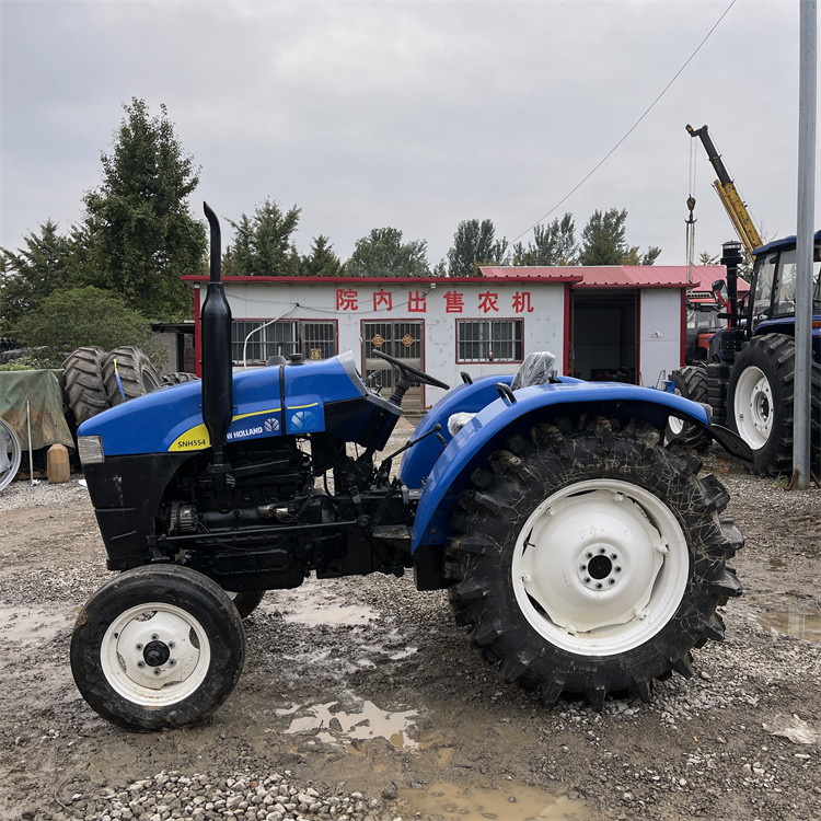 Nouveau Tracteur Holland 550 d'occasion 2WD