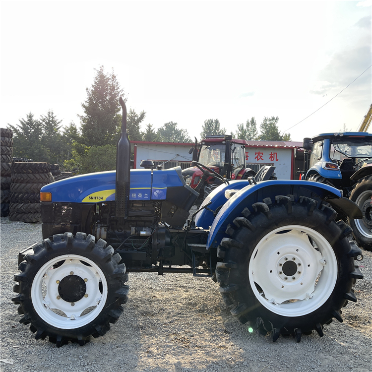 Tracteur neuf Holland 704 d'occasion 4WD 2013